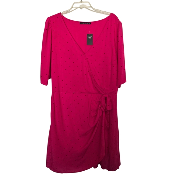 Abercrombie & Fitch Dresses & Skirts - Abercrombie & Fitch Fuchsia Dress with Black Dots